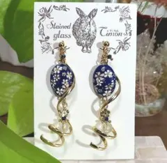 桜❀揺れるエレガントポストピアス ネイビーブルー紺色 ハンドメイド No.711