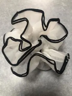 ☆フリルシュシュ ホワイト×ブラック☆