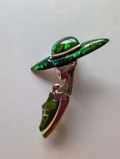 グリーンのヴィンテージ風ブローチ