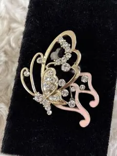 クリスタル蝶モチーフ×ゴールド　ブローチ