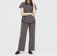 ユニクロ　クレープジャージーストレートパンツ　フレンチスリーブT