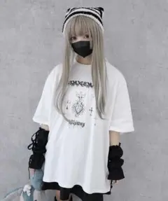 Whinny 魂がいーーっぱい Tシャツ ホワイト ゴシックプリント サブカルのサムネイル