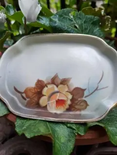 オールドノリタケの小さな薔薇の絵皿　　7.5cmx11cm