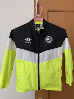 umbro ジャケット 130cm 黒/蛍光イエロー