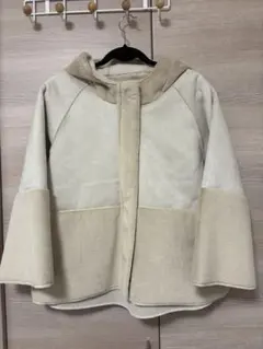 Bou Jeloud フード付きベージュムートン調コート