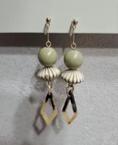 アンティーク 大きめビーズ ノンホールピアス