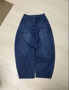 カーブデニムパンツ