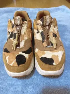UGG スニーカー カウ柄 牛柄 厚底 ジップ レディース 24.0cmのサムネイル
