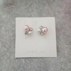 パールとクリスタルのスタッドピアス