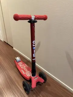 micro 赤いキックボード