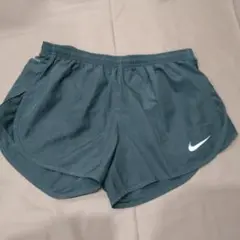 Nike ランニング　カーキ ショートパンツ　Sサイズ