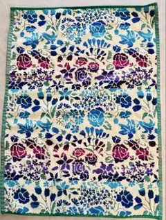 カラフルな幾何学模様のマット