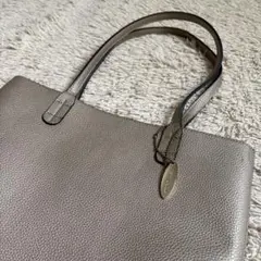 【未使用 美品】ショルダーバッグ ゴールド　裏地白　　　花柄　縦型A4サイズOK