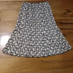 幾何学模様 フレアスカート 膝下丈