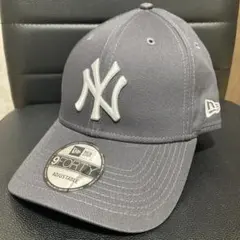 セール中　NEW ERA NYヤンキース　チャコールグレーx白　9FORTY
