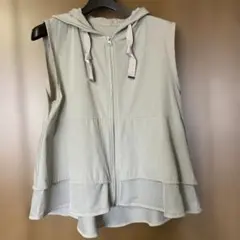 フード付きティアード風ジレ