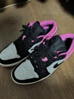 NIKE AIR JORDAN 1 LOW スニーカー ピンク ブラック