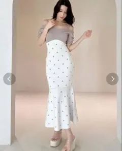 オフショルドットマーメイドニットワンピース