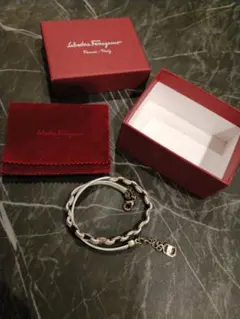 Salvatore Ferragamo ホワイトレザー　ブレスレット