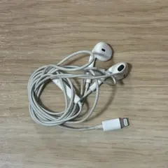 有線イヤホン Lightningコネクタ iPhone ホワイト