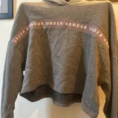 UNDER ARMOUR グレー クロップドパーカー