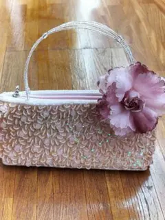 ビーズ付きのバッグ