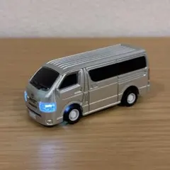 【ライト点灯】トヨタ ハイエース シルバー プルバック ミニカー　LEDのサムネイル
