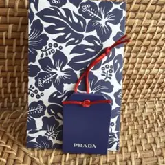 【新品・レア】PRADA 木札　お守りのサムネイル