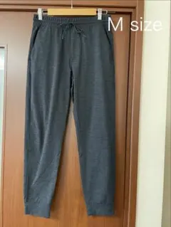 ユニクロ　ウルトラストレッチアクティブジョガーパンツ　ダークグレー　M size