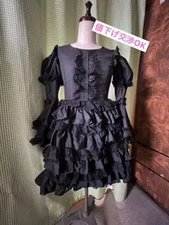 黒いフリル付きロリータドレス