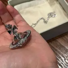 土星モチーフのシルバーペンダント