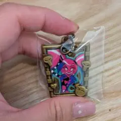 ハズビンホテル ハスク メタルチャーム - メルカリ