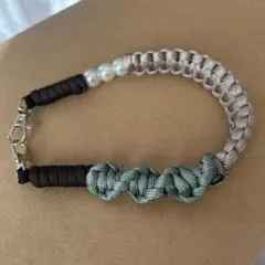 33 ハンドメイド　スマホ　ハンドストラップ　パラコード ブラウン　パール