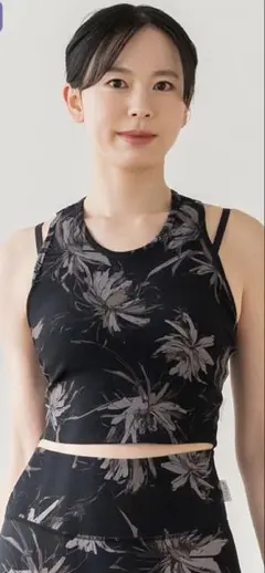 新品SUKALAブラ付きタンクトップ花柄黒ヨガLAVA