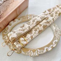 スマホショルダーストラップ／インド刺繍／ハンドメイド／ホワイト×ゴールド
