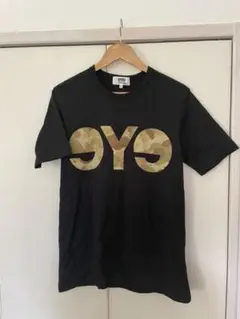 コムデギャルソン　迷彩　tシャツ プレイ・コムデギャルソン 迷彩カモの裾ハート×赤ワッペンT