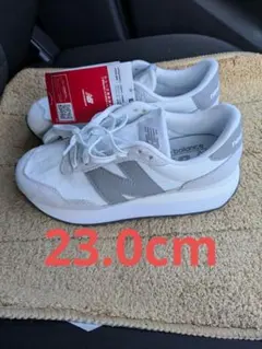 新品未使用タグ付き　New Balance スニーカー ホワイト/グレー　237
