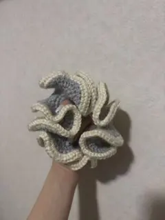 フリルデザインのシュシュ