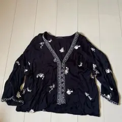 ZARA WOMAN 黒刺繍Vネックチュニック XS