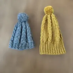 ケーブル編みポンポン付きニット帽 2色セット