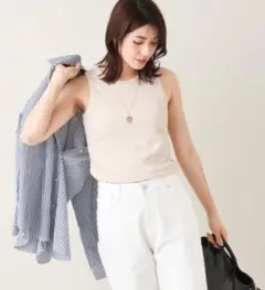 新品タグ付 a.v.v カップ付きアメスリ タンクトップ M ノースリーブのサムネイル