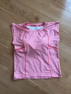 adidas 半袖フィットネスTシャツ ピンク　カップ付き