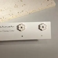 No.1228 ハンドメイド　ホワイト　フラワー　ミニ　ピアス　イヤリング