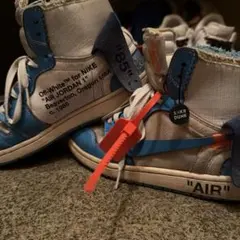 Off-White × Nike Air Jordan 1 High UNCのサムネイル