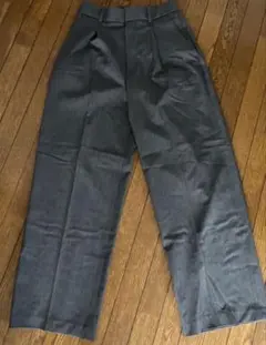 ユニクログレー プリーツ入り スラックス