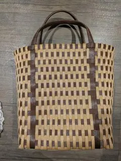 クラフトバッグ　ベージュとブラウンのかごバッグ