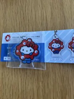 【新品未使用】サンリオ　ハローキティ　ミャクミャクなりきりアクリルチャーム