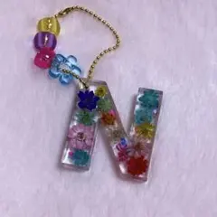 N イニシャルキーホルダー　アルファベットチャーム　ハンドメイド　レジンチャーム