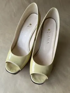 DIANA エナメルオープントウ　パンプス　ベージュ系　23.5cm