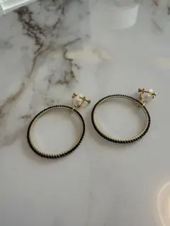 フープイヤリング　ブラックビーズ